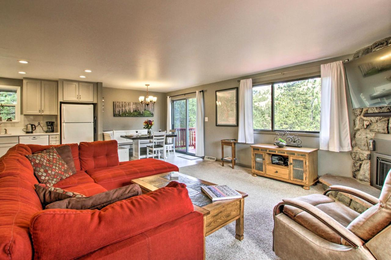 Luxe Updated Home with Grill and Hot Tub 4 Mi to RMNP - Chambres d’hôtes