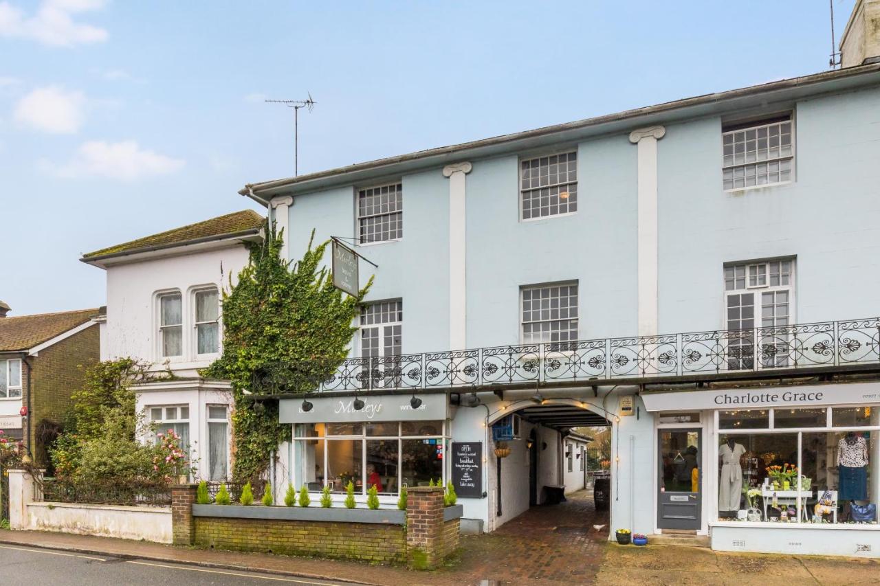 Morleys Rooms - Located in the heart of Hurstpierpoint by Huluki Sussex Stays - Bed and Breakfast