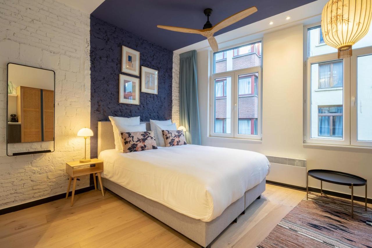 SHWAY - The Blue Parrot - B&B Anversa