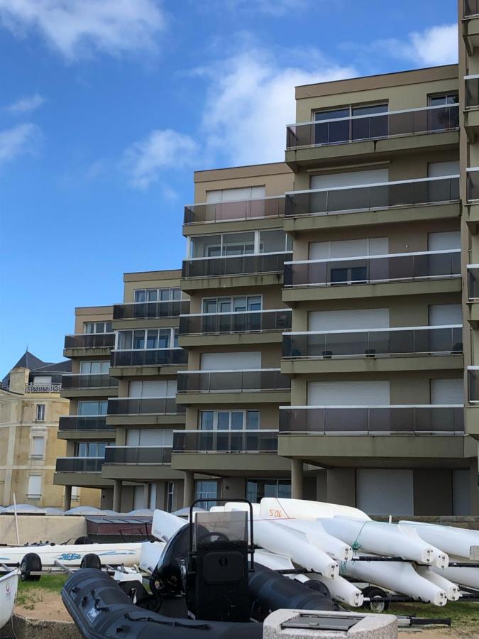 Le Cézembre, au pied de la plage - B&B