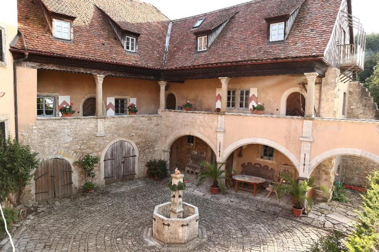 B&B Creglingen - Geyer-Schloss Reinsbronn - Bed and Breakfast Creglingen