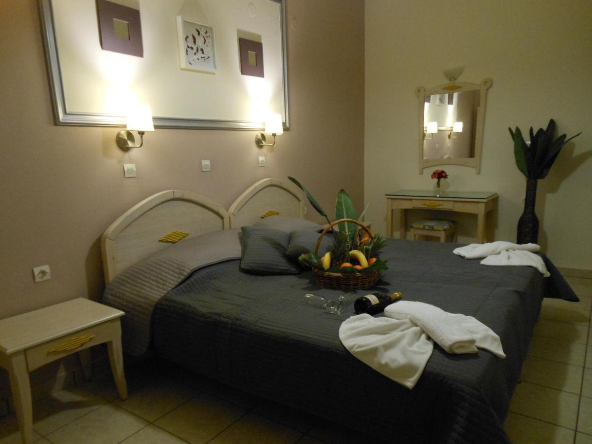 Economy Studio with Street View