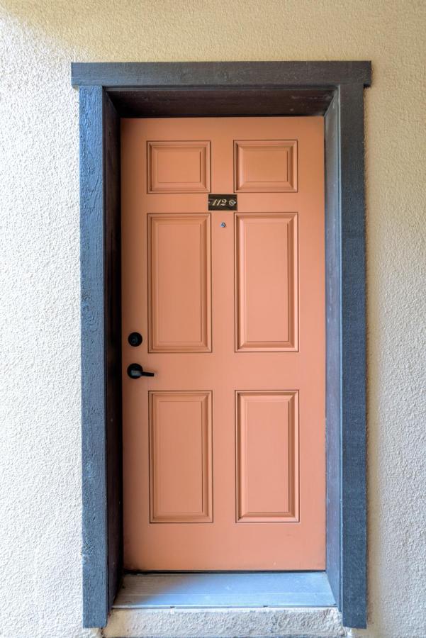 Tiki 112 - B&B