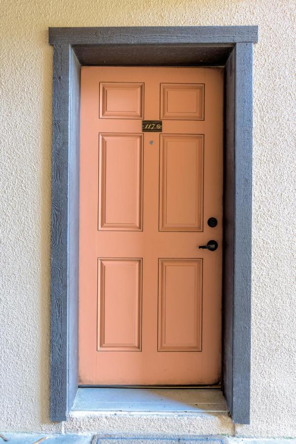 Tiki 117 - B&B
