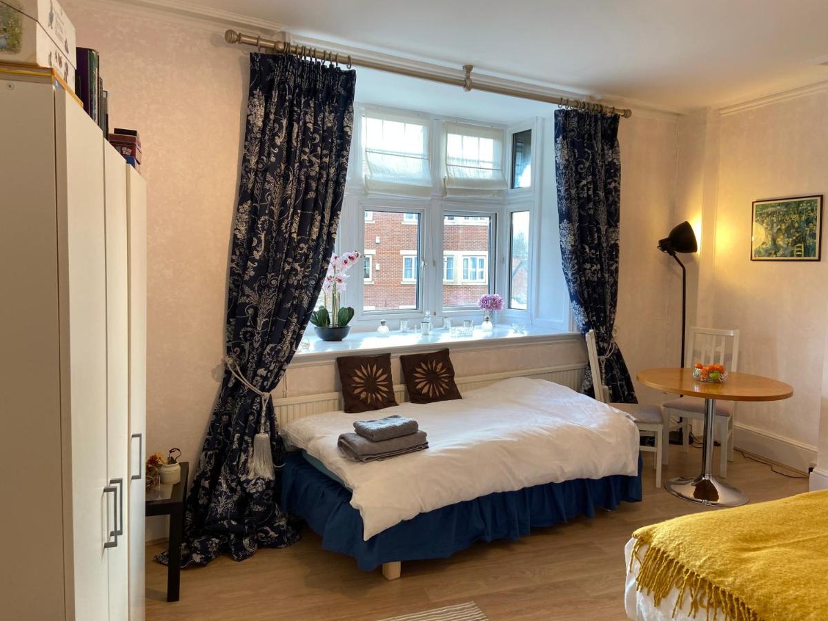 B&B Henley on Thames - Deluxe Three Bed Apartment in Henley-on-Thames near Station River & Town Centre - Bed and Breakfast Henley on Thames
