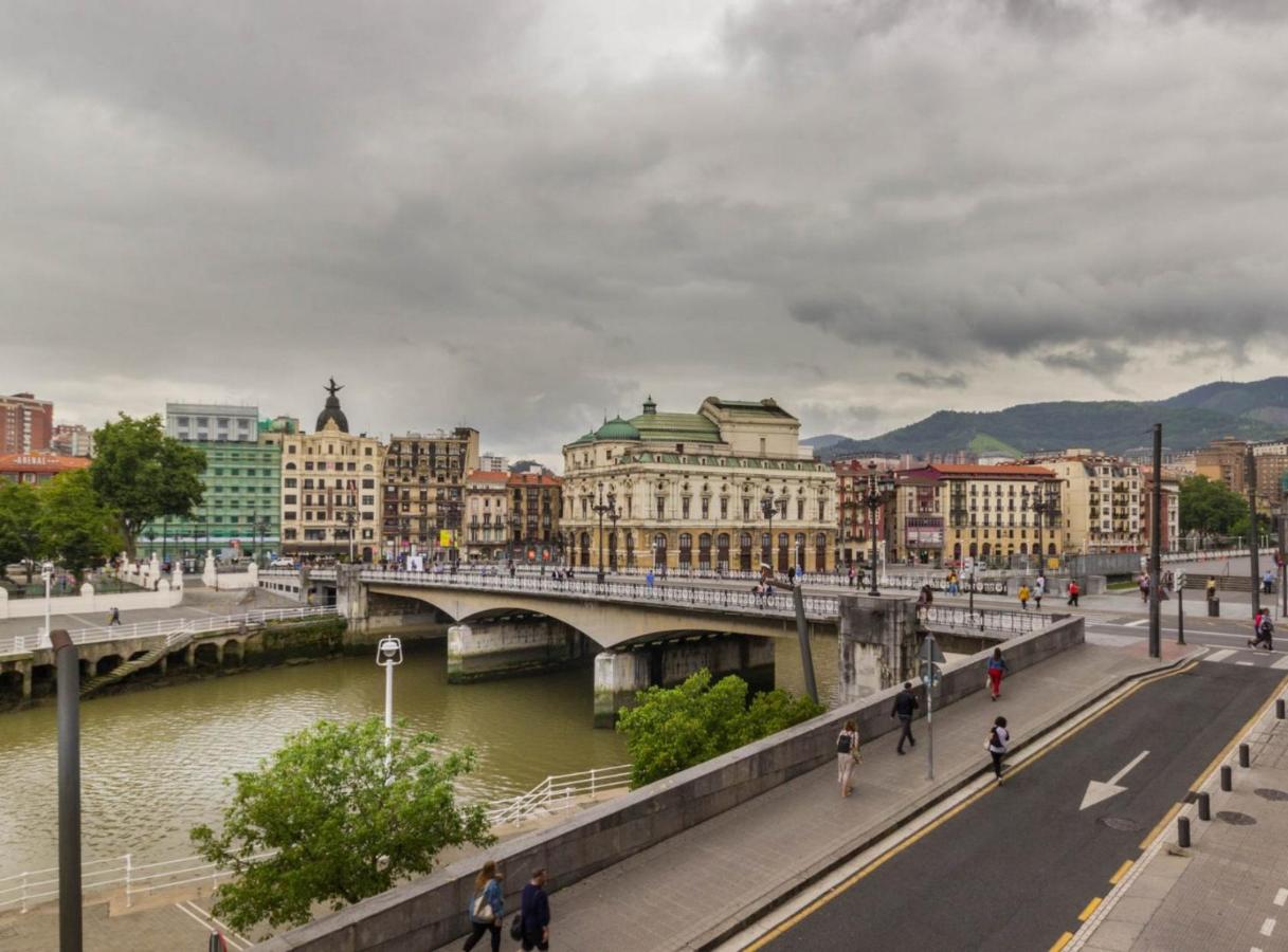 B&B Bilbao - Piso Señorial con vistas a la ria by Urban Hosts - Bed and Breakfast Bilbao