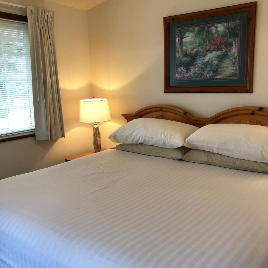 Deluxe King Guest Room with Partial River View