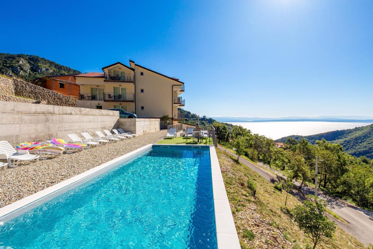 Apartamento con balcón