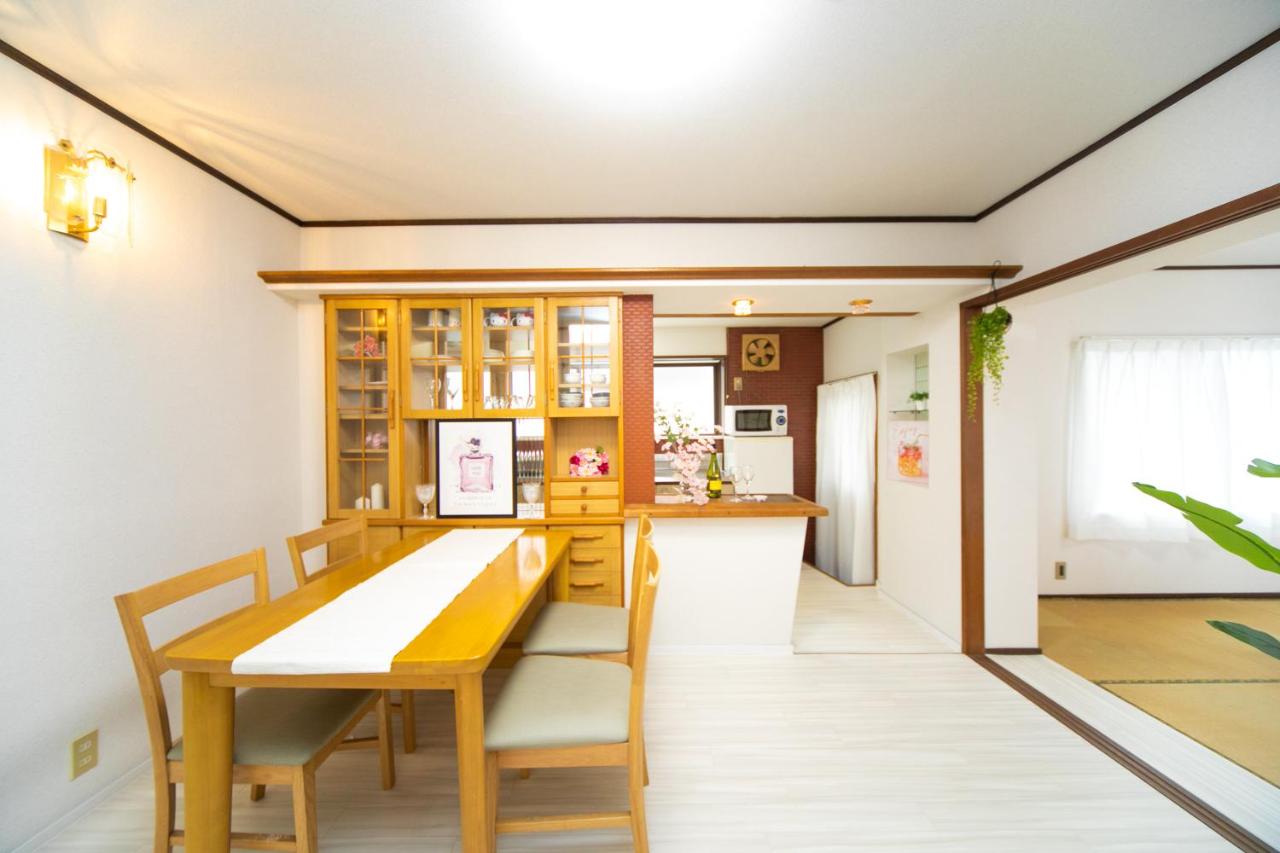 Higashiomi Large House - Chambres d’hôtes