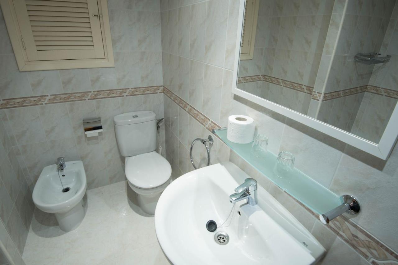 Habitación Doble con baño - 2 camas