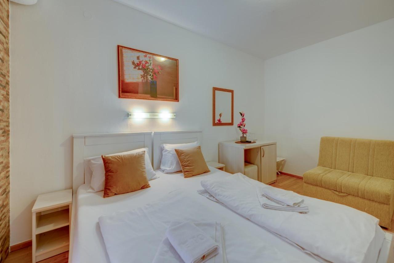 Standard Double or Twin Room with Balcony with Sea View and Old Town View