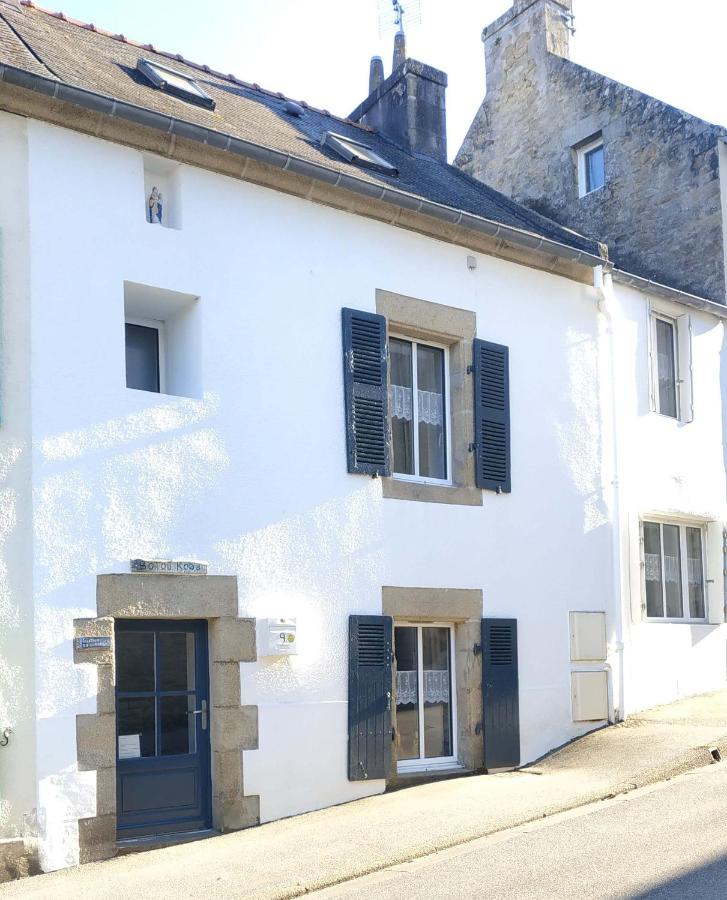 BOTOÙ KOAD, maison 2 ÉTOILES, WIFI gratuite, la MER, boulangerie, marché quotidien à 100 pas - B&B