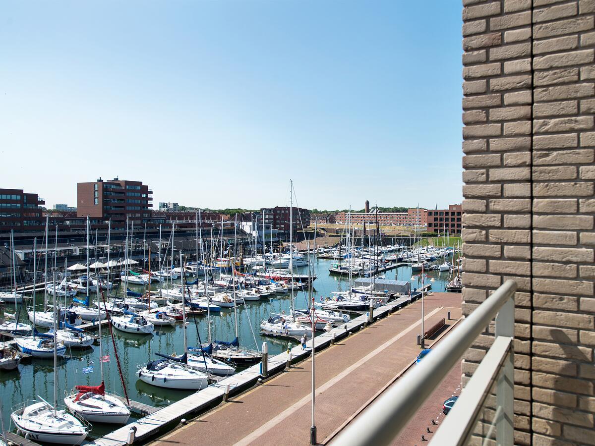 Apartment 50A mit 1 Schlafzimmer, Hafenblick und Balkon