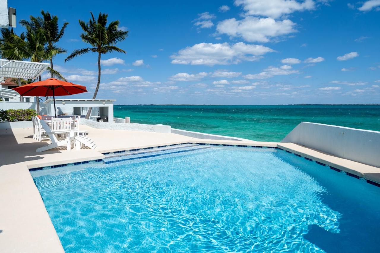 B&B Nasáu - Water's Edge Villa - Oceanfront with Private Pool - Bed and Breakfast Nasáu