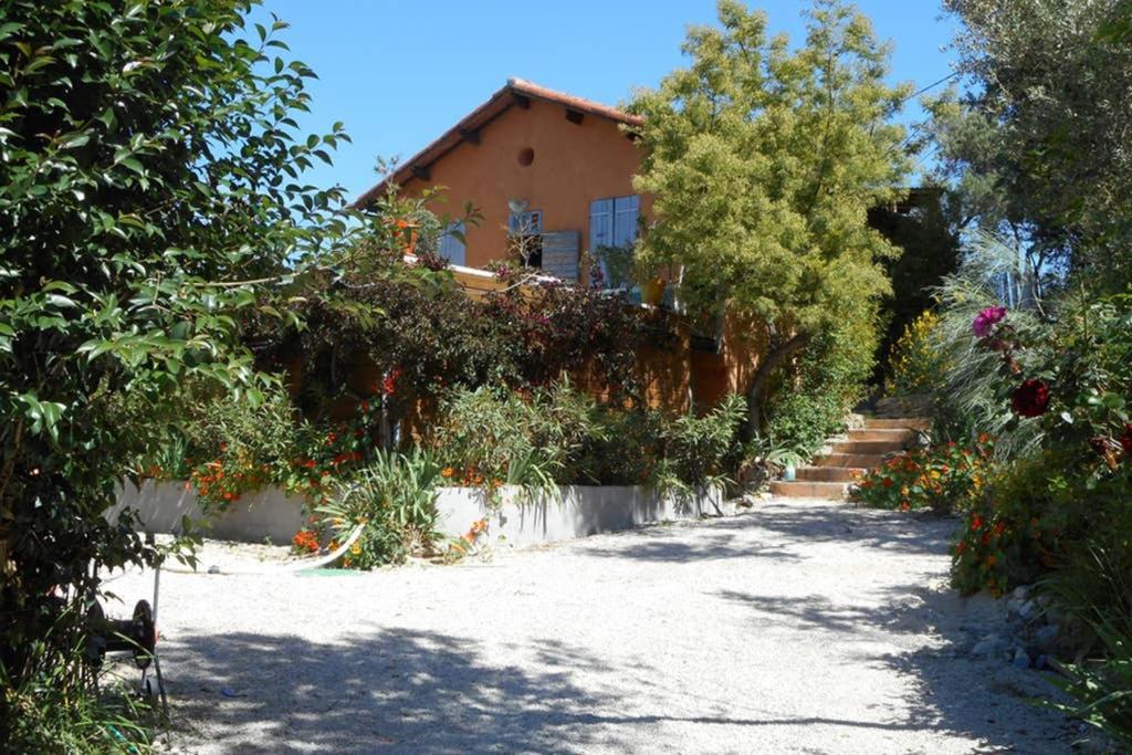 B&B Cassis - La Jovine Sur les hauteurs de cassis ( T2 55m²) - Bed and Breakfast Cassis