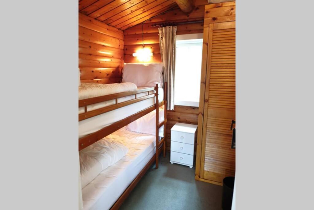 Log Cabin nr Coed y brenin By Seren Short Stays - Bed and Breakfast