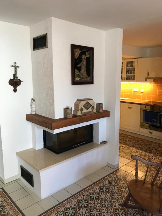 cottage with private swimming pool - B&B Pavlov