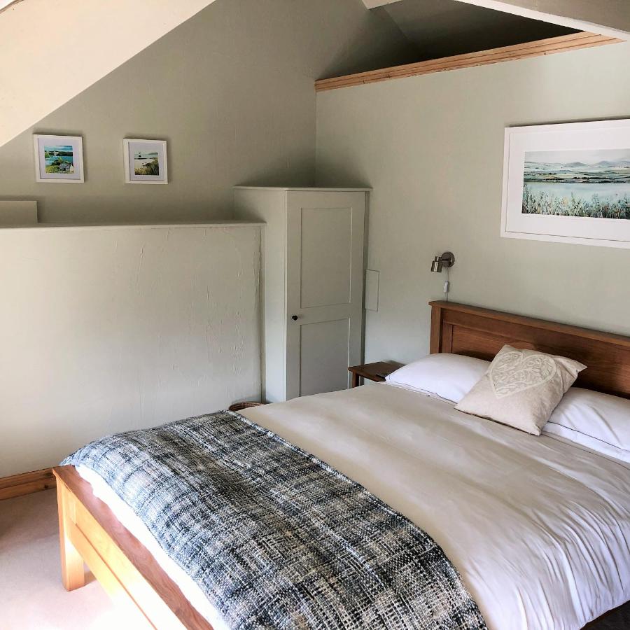 Coed y Berclas cottage, private orchard with stunning views - B&B