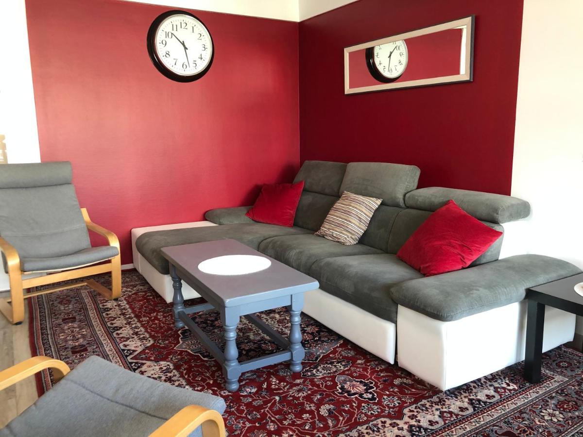 BedinReims "burgundy bottle" 110m2 Exceptional, 4 chambres doubles, 2 bain, free park & wifi, tout équipé - Chambres d'hôtes Reims