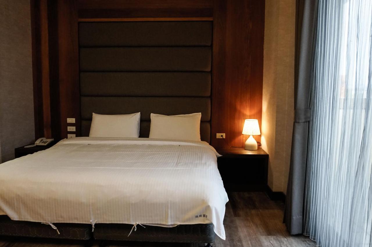 晶緻麗景-花蓮火車站正對面 附近有大型收費停車場 - B&B Hualien City