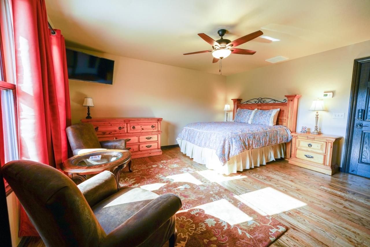 Deluxe Queen Room