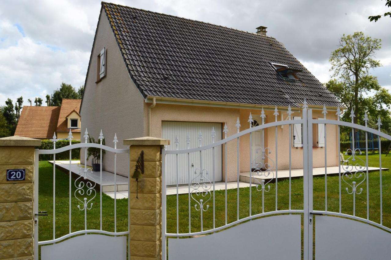 Maison confortable séjour spacieux, belle terrasse avec grand jardin avec jeux extérieurs près Bayeux et Omaha Beach - Chambres d'hôtes Saonnet