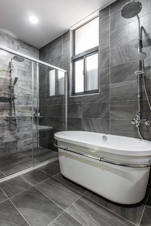Premium Garden View Twin Room with Bathtub