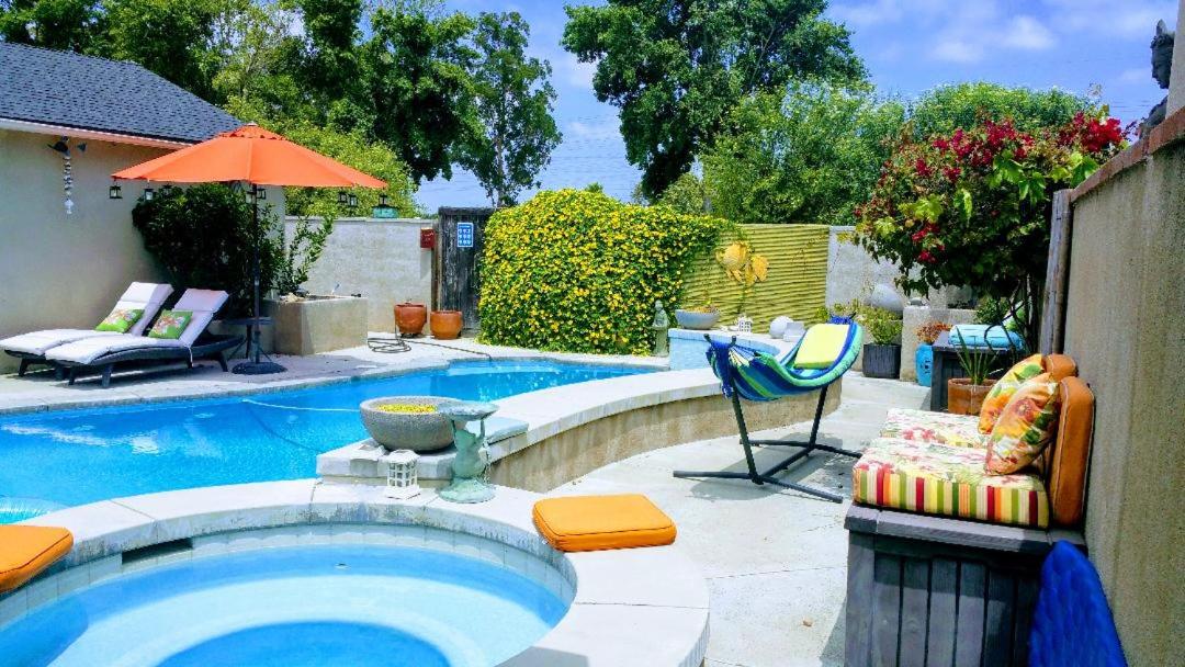 Trailer Pool Home! - B&B