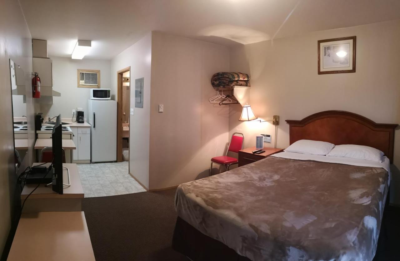 Standard Queen Room