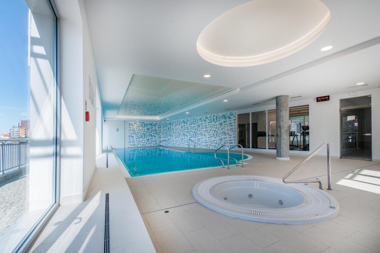 One-bedroom Apartment with Balcony and Full River View (parking)