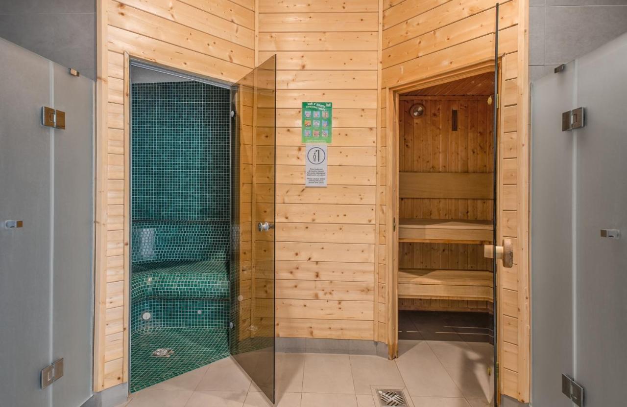One-bedroom Apartment with Balcony and Full River View (parking)
