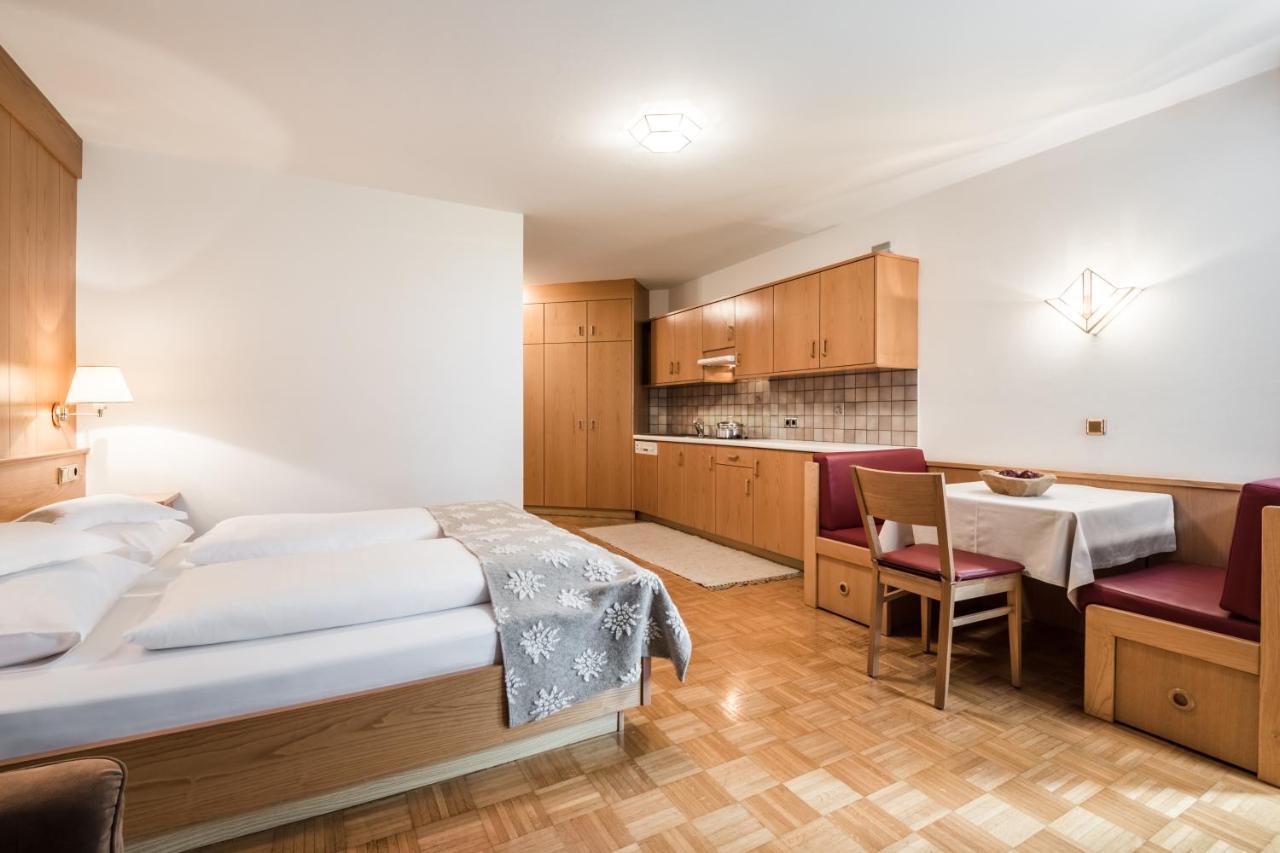 Studio (2 Adults)
