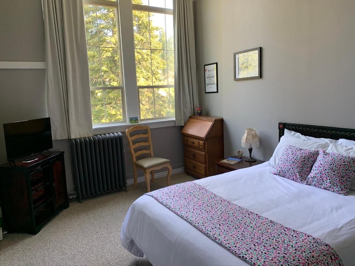 Zimmer mit Queensize-Bett