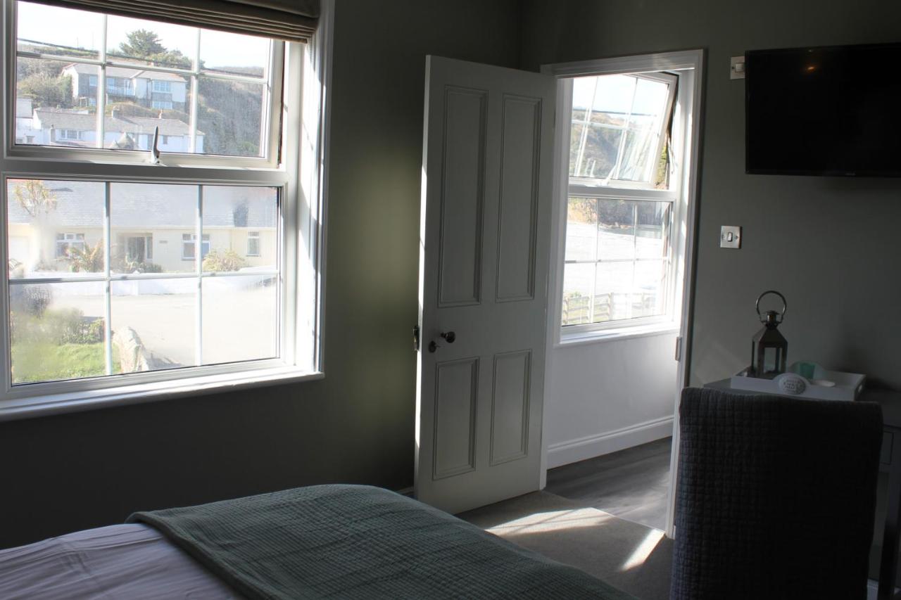 Dreibettzimmer mit Dusche
