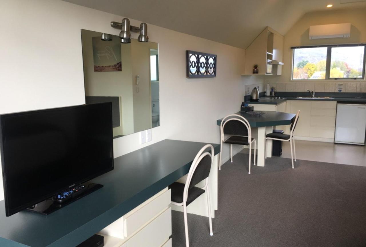 Executive Unit with Spa Bath