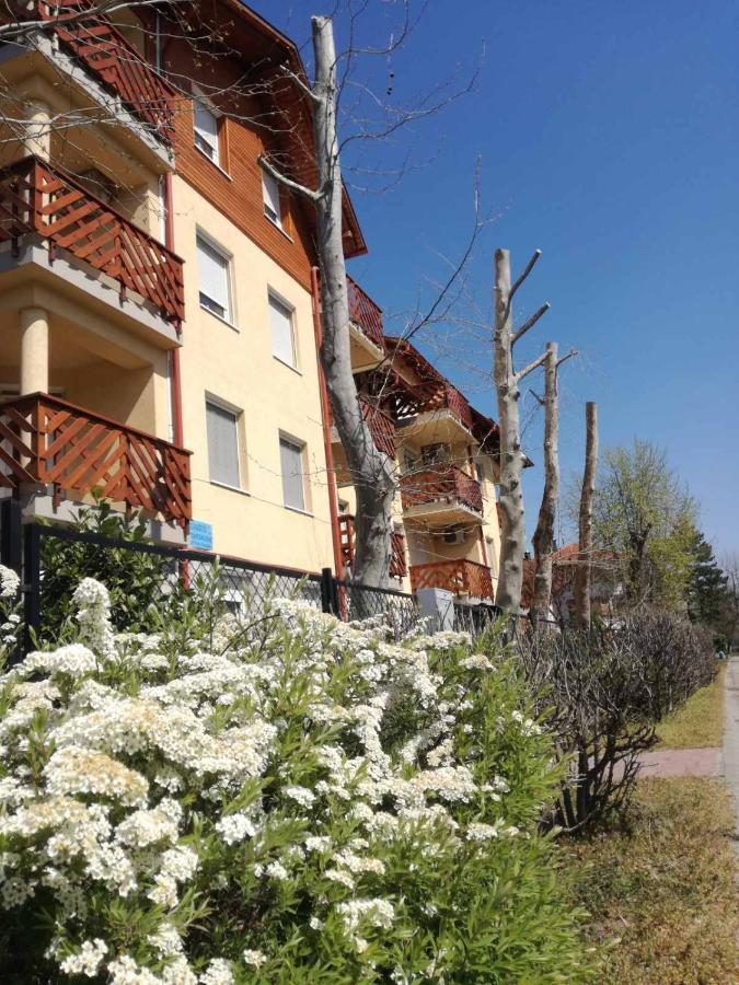 Plázs Apartman Balatonlelle - B&B