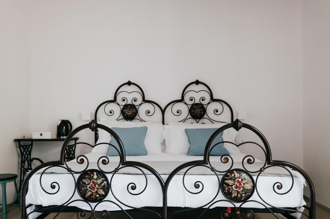 Deluxe Double Room with Side Sea View