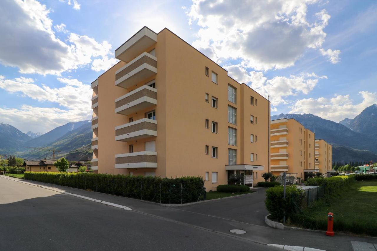 Modern apartment close to Martigny train station - B&B Martigny-Ville