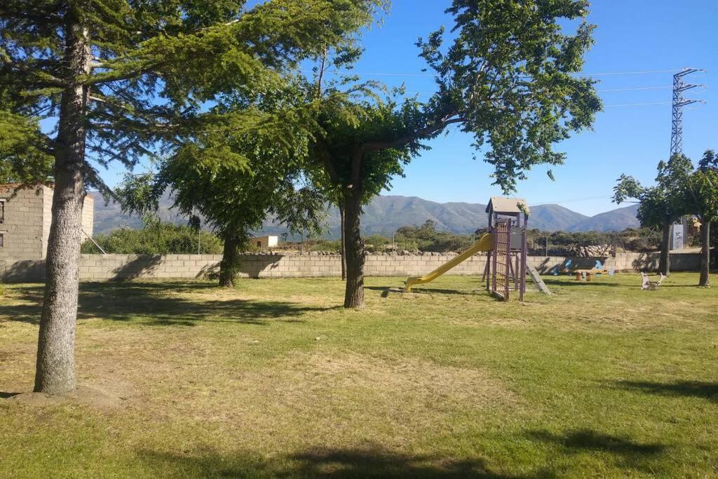 Casa de pueblo cerca de Gredos y Navaluenga - Ferienwohnung