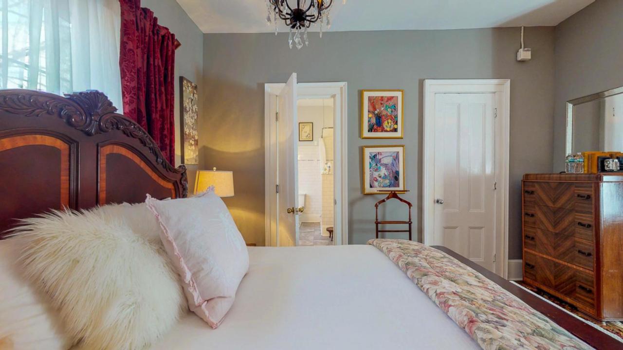 Deluxe Queen Room