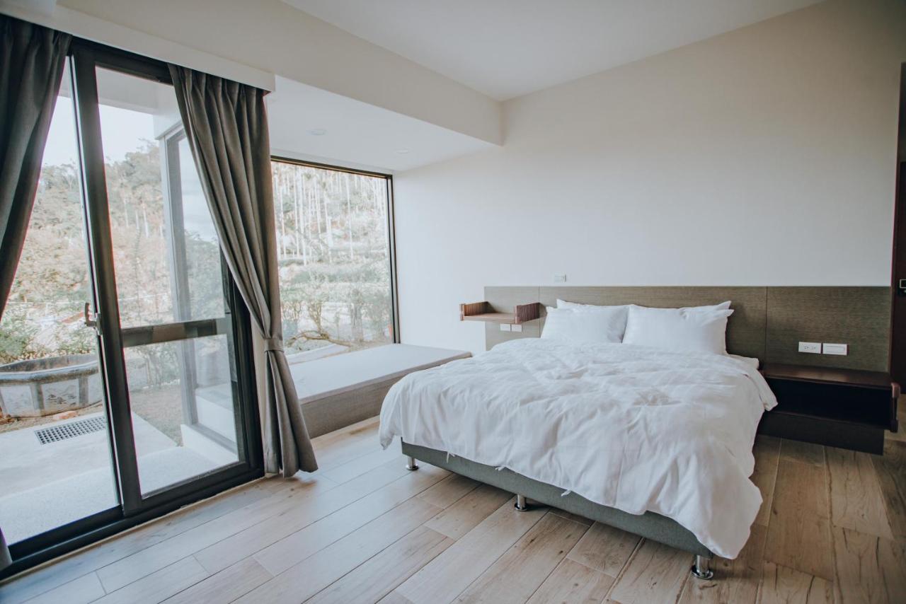 Kamer met Kingsize Bed en Uitzicht op de Tuin