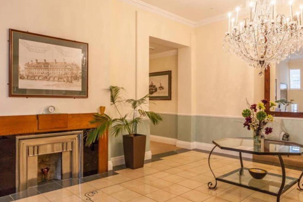 Burlington Mansions 2 Bed Triplex Apartment - Nr Seafront - Large Terrace - Gym and Pool table - Free Allocated Parking - B&B