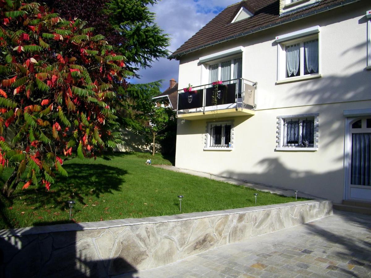 Grand appartement dans villa avec parking quartier résidentiel - B&B