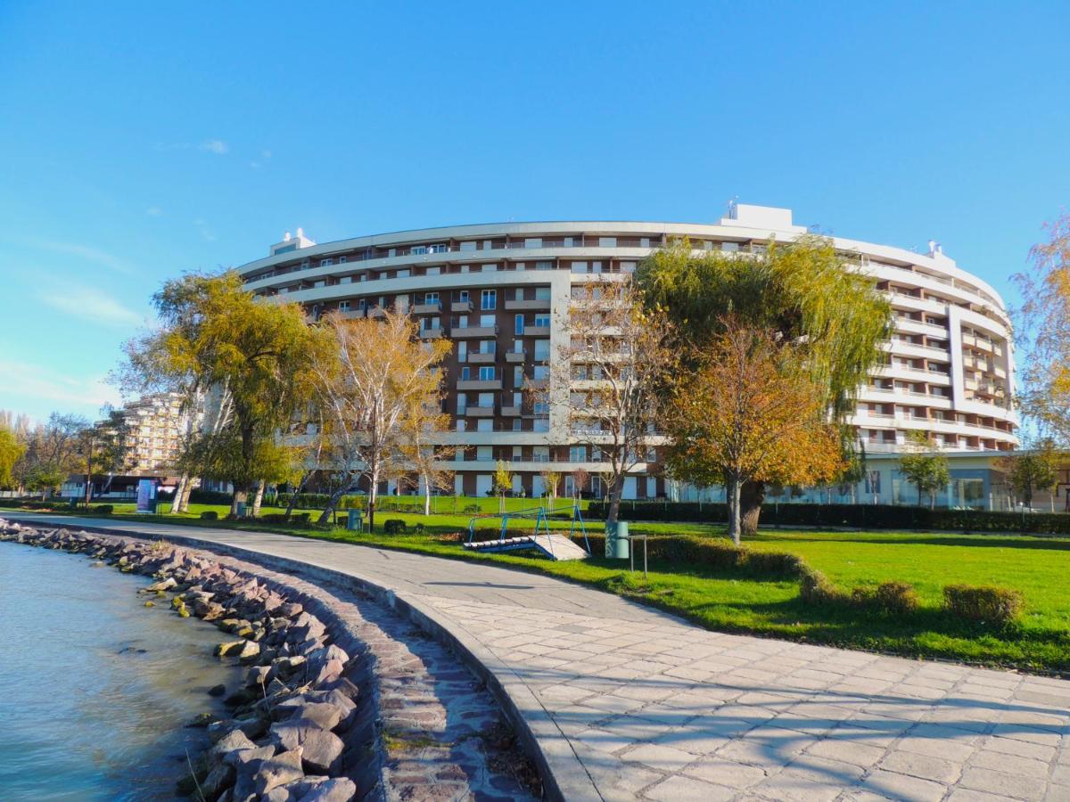 Club218 Holiday Apartman Siófok - Bed and Breakfast Siófok