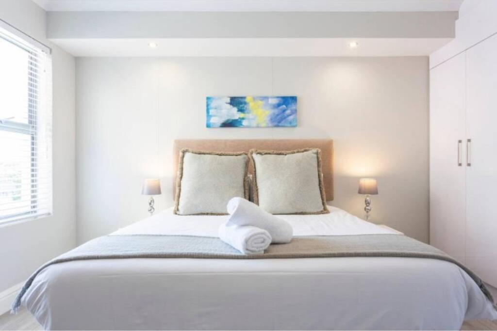 B&B Cape Town - The Paragon SOLO MODERN DELUXE CENTRAL TO CAPE TOWN - Bed and Breakfast Cape Town