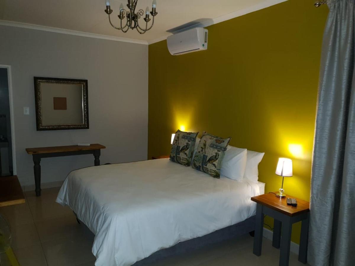 B&B Vryburg - Poetry Guestrooms - Bed and Breakfast Vryburg