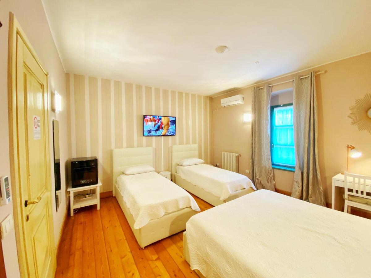 Deluxe Quadruple Room with Private Bathroom