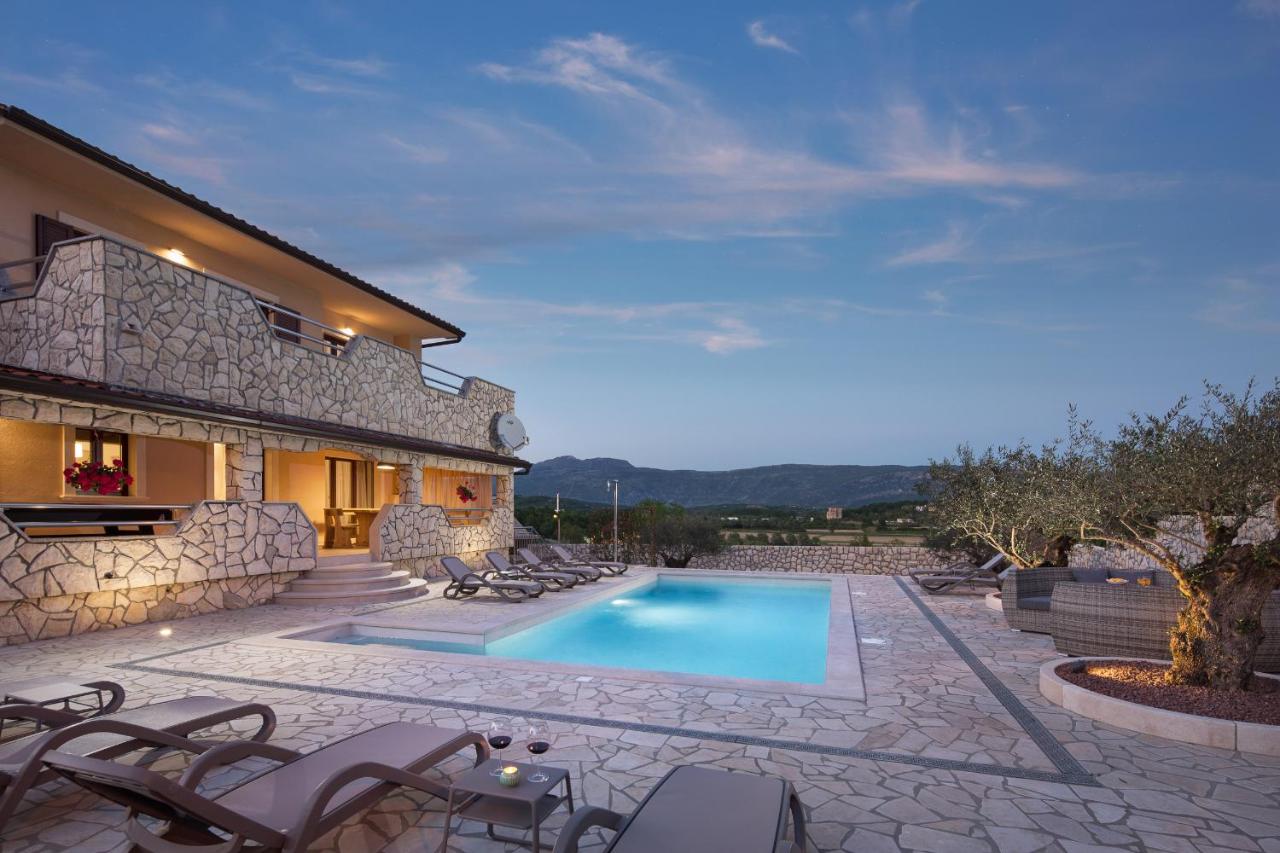 Villa Vesna with sauna, hot tub - B&B Potpićan