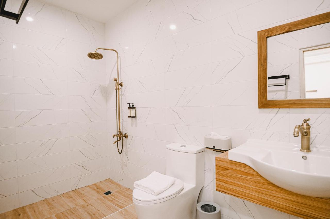 Deluxe Double Room with Bath an No Window