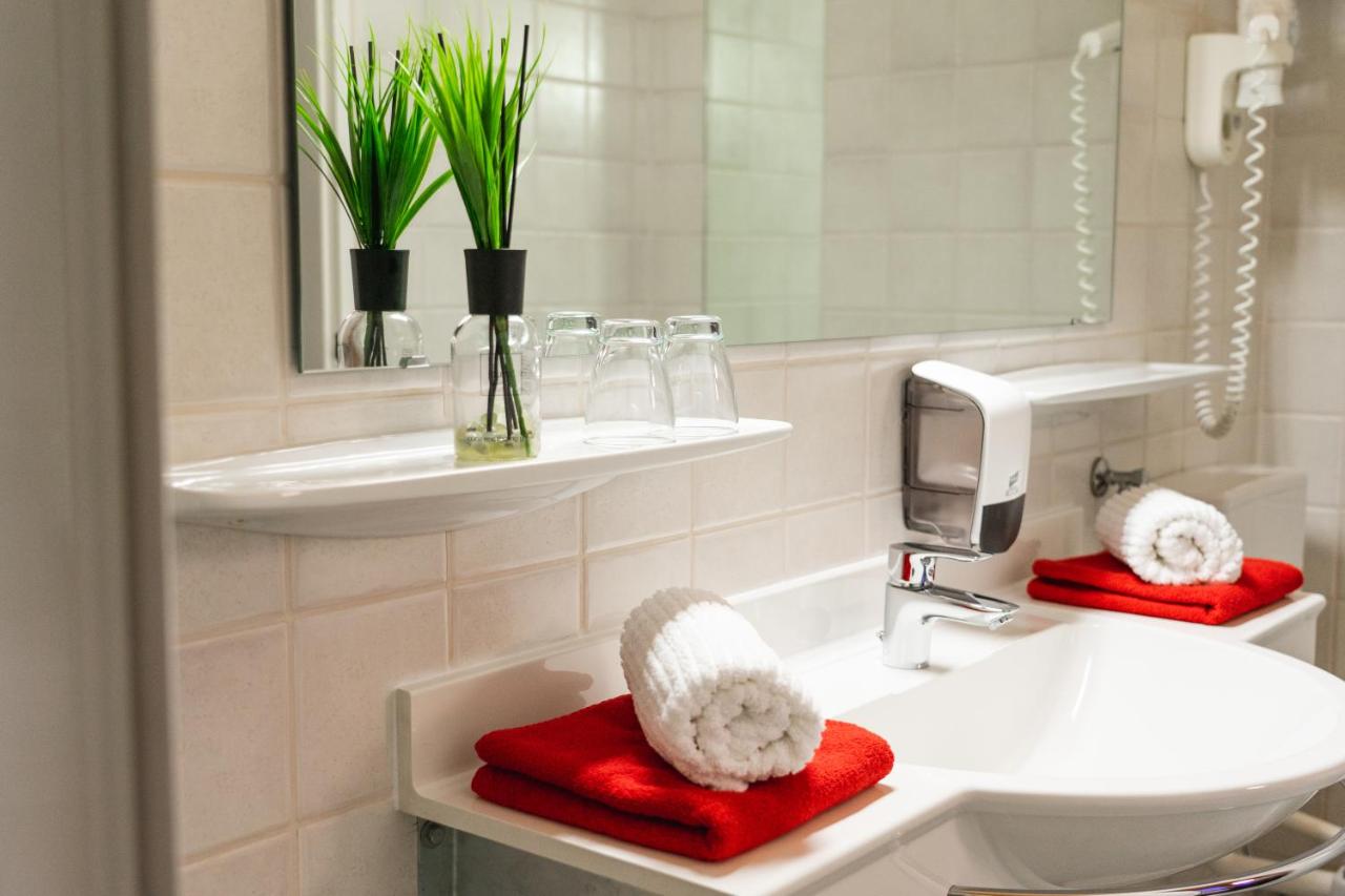 Double Room (1 Adult)